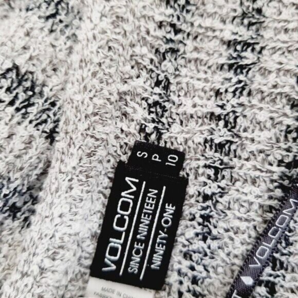 VOLCOM Striped High Low Hem Knit Sweater Oversized Gray Sz S - Picture 7 of 8